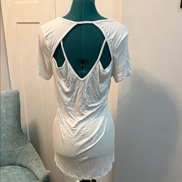 Elegant White Strappy V-Neck Women's Top - Picture 3 of 3